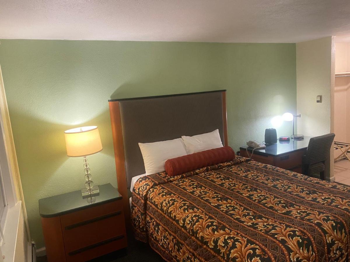 Sentinel Motel West Chester Eksteriør billede